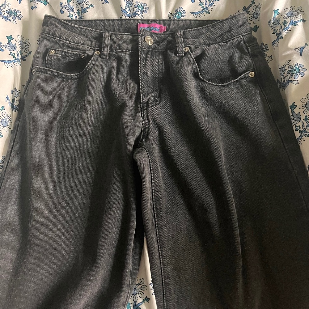 Edikted Petite Raelynn low rise jeans
